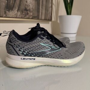 Women’s brooks running shoes